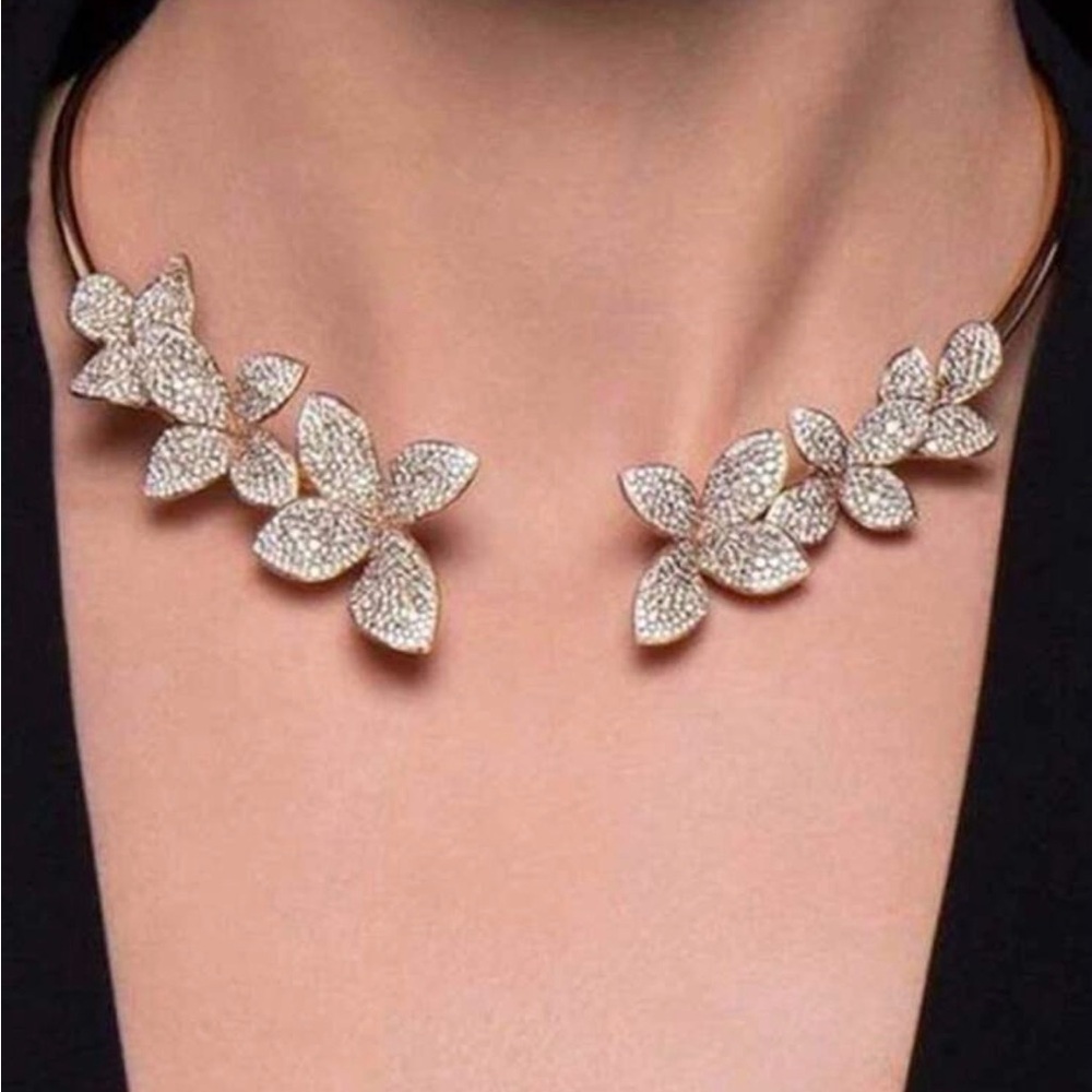 Elegant Gold Floral Necklace make a statement
